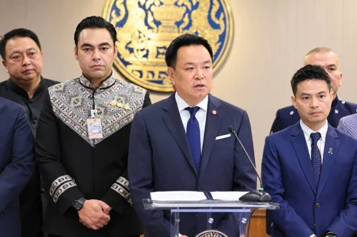 National disaster insurance is paying out: owners of homes and small businesses can now claim up to 100,000 baht per property