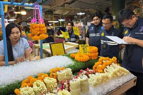 Jasmine prices for Mother's Day hit 1,000 baht a litre; Commerce warns shops against price gouging