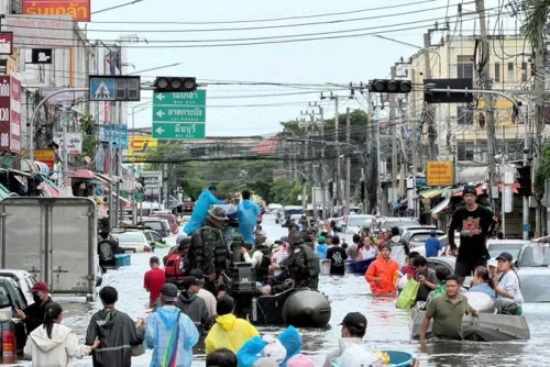 Bangkok flood water to drain over about seven days as rain eases