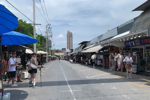 Chatuchak and Or Tor Kor leases with the State Railway are up for renewal, with rent rising a real risk for stallholders
