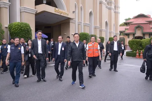 Cabinet to weigh 165 billion baht Chao Phraya flood plan and 2 billion baht relief for Bangkok and vicinity