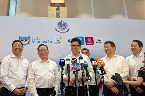 State banks now lend to small shops using their Thai sales data, with BAC guarantees for those without collateral