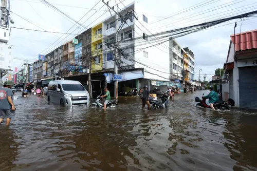 Flood relief of 9,000 baht per household opens 2 October 2026 for Bangkok and 65 provinces, register via the "ทางรัฐ" app or in person