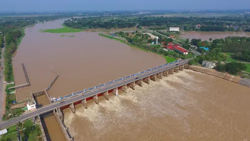 Cabinet lets Chao Phraya Dam release up to 2,200 cubic metres a second in stages, flood-zone projects approved