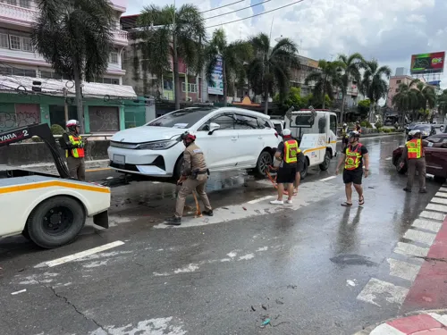 Bangkok clears over 1,000 flood-stranded cars from roads as water recedes
