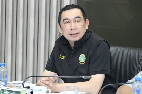 Royal Irrigation Department opens Lat Pho gate to drain Bangkok rainwater to sea