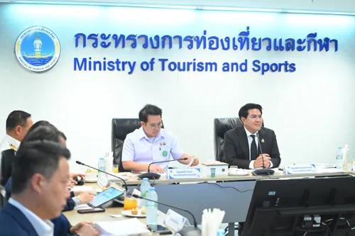 Thailand plans 450-baht fee on foreign tourists arriving by air from Q1 2027